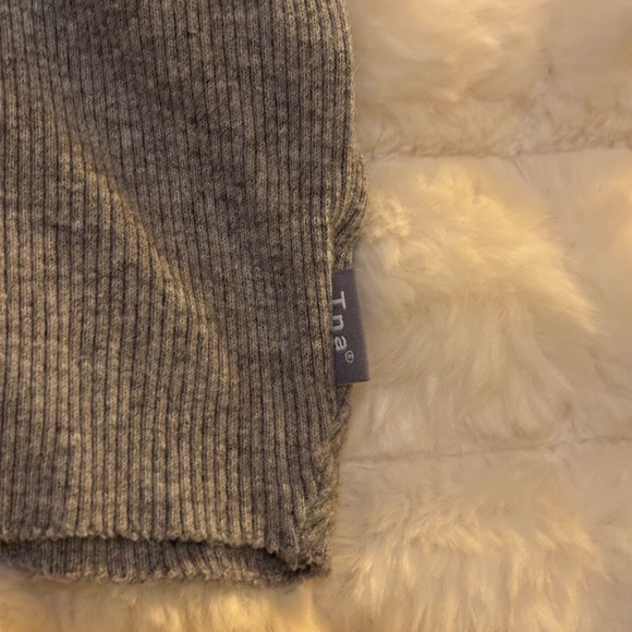 TNA Heather Gray Ribbed Tank Top - Picture 4 of 4